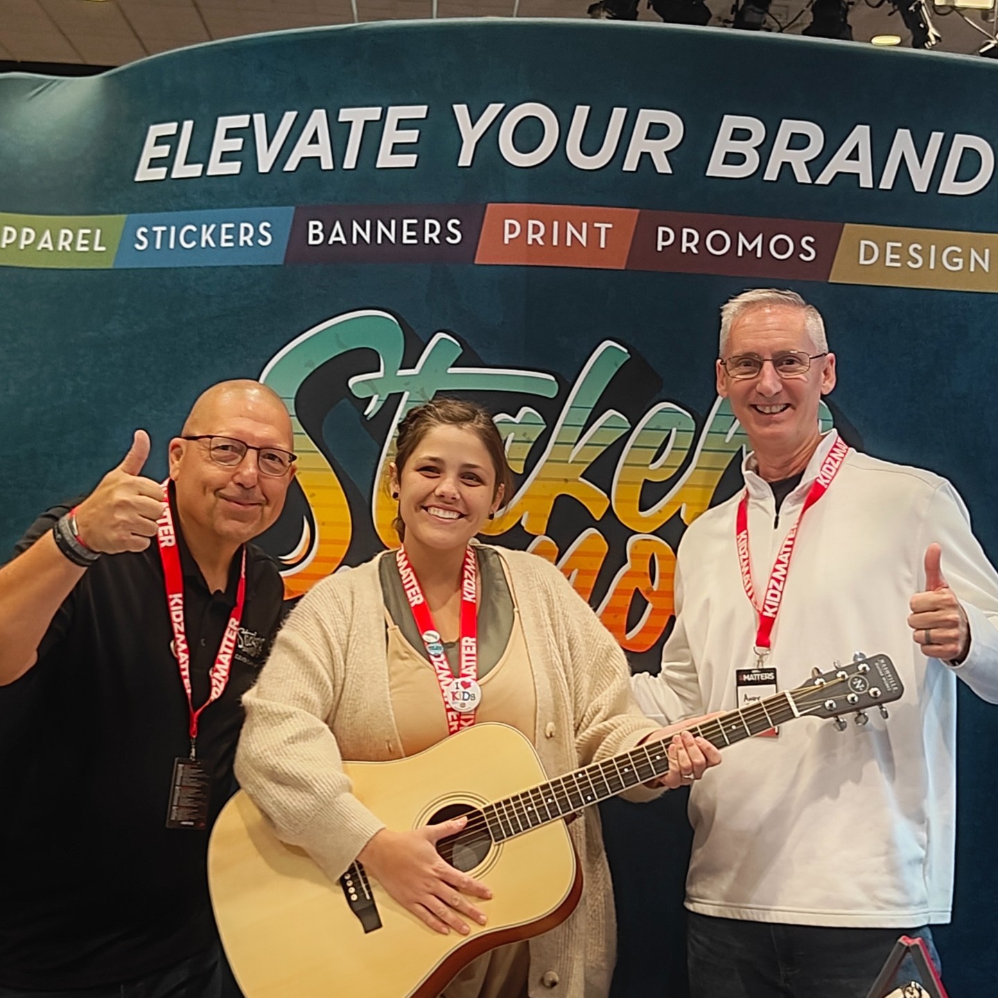 Congrats to London Calvary Chapel Lake of the Ozark Children's Director on winning the guitar giveaway at the Kidzmatter Conference. We love seeing happy faces at our booth. 
Pictured are Ed, London and Andy. So glad to see all of you.
#happyfaces #calvarychapel #guitargiveaway #churchesaroundtheworld #winner #churchlife #winnerswin #kidzmatter2023